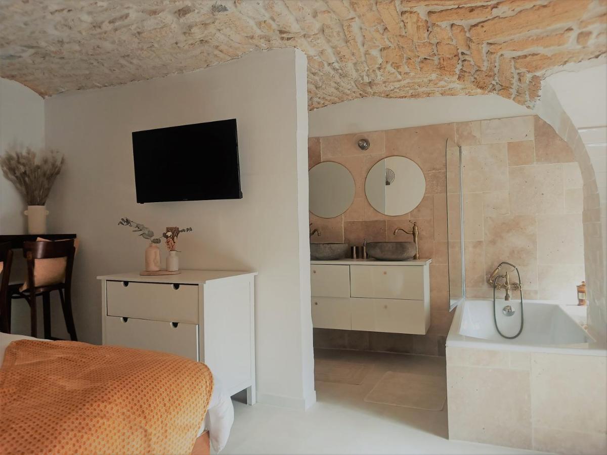 Bed and Breakfast La Cachette Aigues-Vives  Exterior foto
