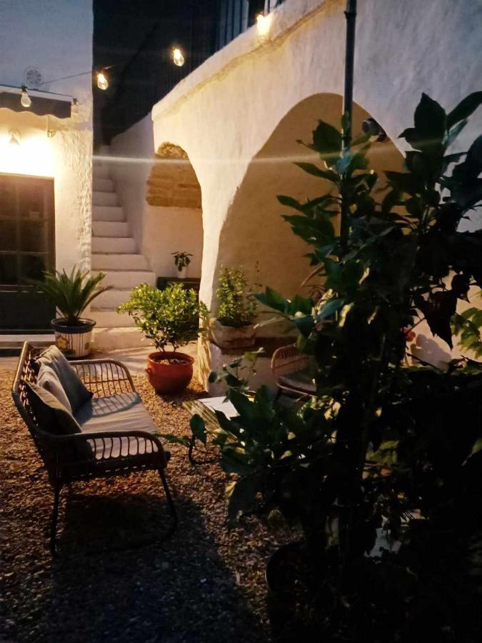 Bed and Breakfast La Cachette Aigues-Vives  Exterior foto