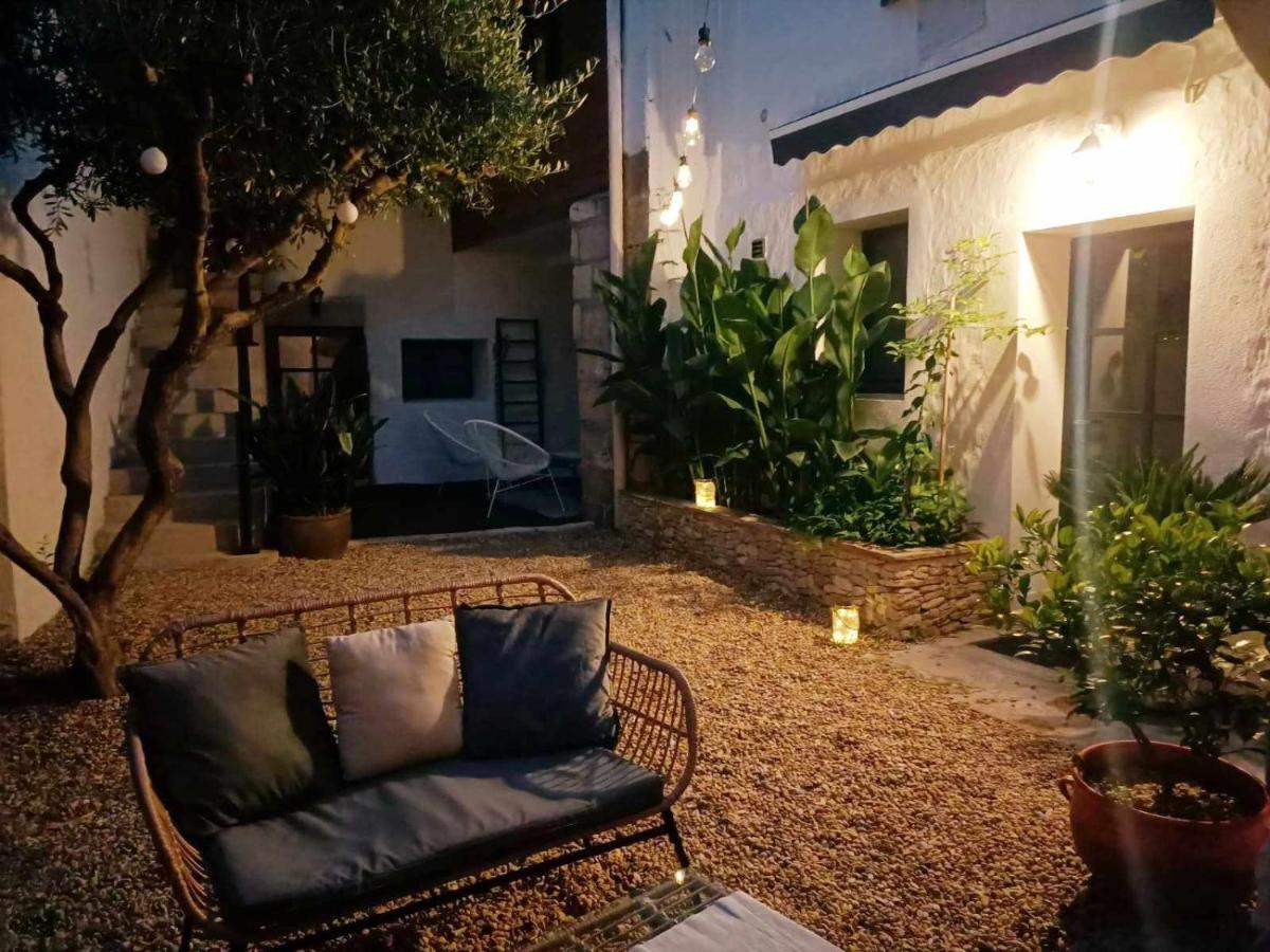 Bed and Breakfast La Cachette Aigues-Vives  Exterior foto