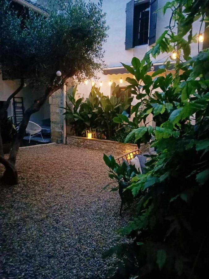 Bed and Breakfast La Cachette Aigues-Vives  Exterior foto